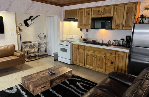 Culver - West Apartment | Cozy One-Bedroom Retreat Steps from Venice Beach