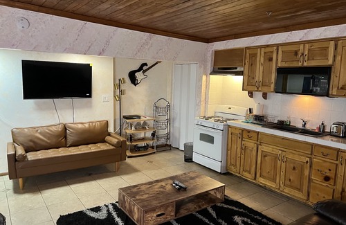 Culver - West Apartment | Cozy One-Bedroom Retreat Steps from Venice Beach