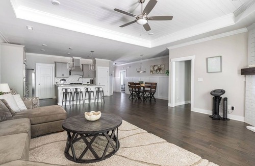 Belle Mina House | Guest Rated 9.8: Family-Friendly Ranch Style Townhouse