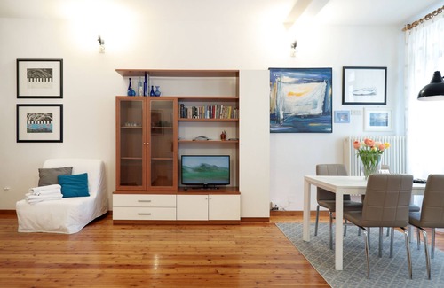 Historic Centre Apartment | Inviting Space with Kitchen in Pedestrian Area - Rated 9.8