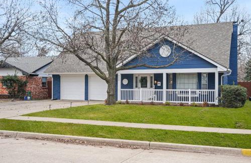 Norman House | Spacious Ou Hideaway Hot Tub Pool Table