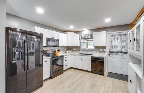 Grantville House | Inviting Ozawkie Home with Pool & Spa Near Lake Perry!