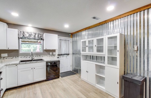 Grantville House | Inviting Ozawkie Home with Pool & Spa Near Lake Perry!