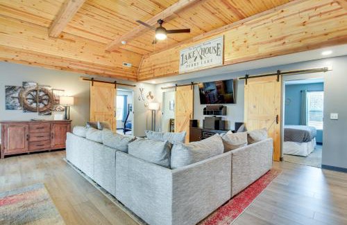 Grantville House | Relaxing Ozawkie Home with Pool - Steps from Lake Perry!