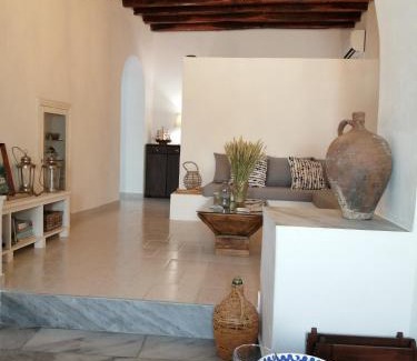 Lefkes House | Inviting Lefkes House in Paros with Breathtaking Views
