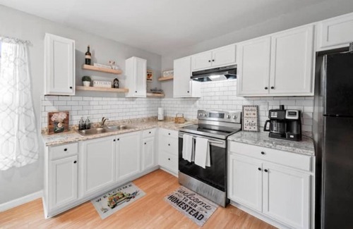 Highland Park House | Peaceful Retreat Minutes From Downtown - Family-Friendly Stay