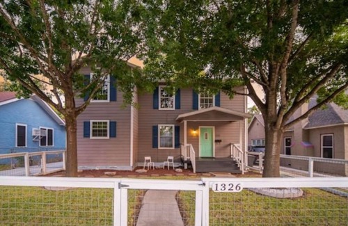 Highland Park House | Peaceful Retreat Minutes From Downtown - Family-Friendly Stay