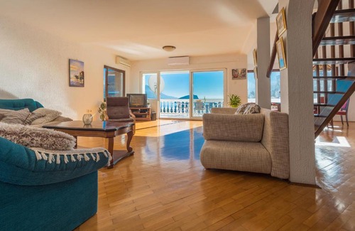 Babin do Apartment | Stunning Penthouse with Breathtaking Sea View & Kitchen