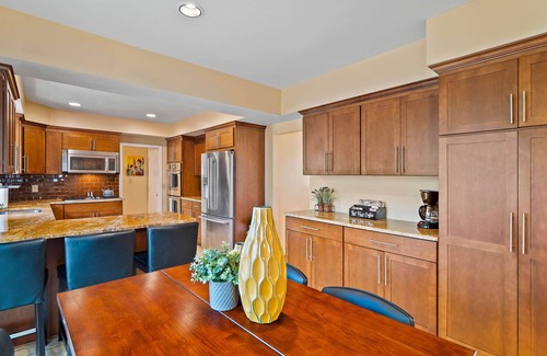 Pepper Pike House | Family-Friendly 5 Bedroom Retreat with Spacious Yard