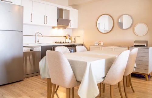 Kusadasi City Centre Apartment | Inviting Flat with Private Pool Perfect for Families