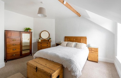Beer Apartment | Charming Top-Floor Flat in Beer, Steps from the Beach