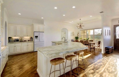 Brushy Bend Park House | Pet-Friendly Retreat: 10/10 Reviews, Two Kitchens & Living Areas