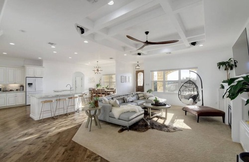 Brushy Bend Park House | Pet-Friendly Retreat: 10/10 Reviews, Two Kitchens & Living Areas