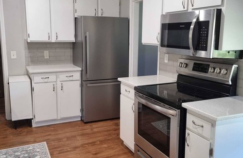 Hazelwood House | Spacious, pet-friendly, 2-bedroom house in Portland with WiFi