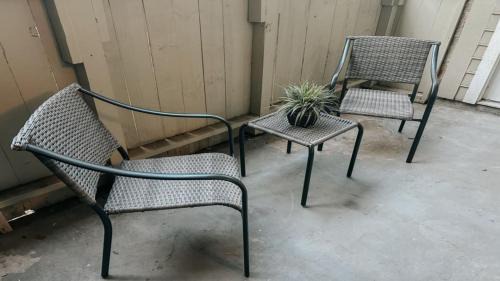 South Side Apartment | Modern 2-Bed Condo: Perfectly Located & Pet Friendly
