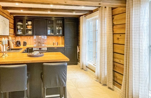 Tyinkrysset House | Charming Log Cabin with Sauna & Panoramic Mountain Views