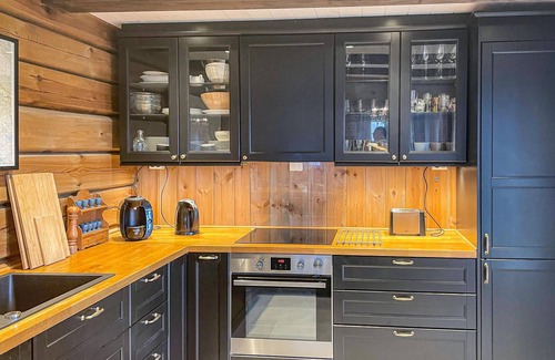 Tyinkrysset House | Charming Log Cabin with Sauna & Panoramic Mountain Views