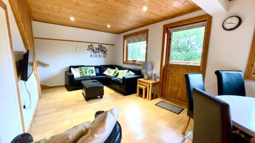 Liverton House | Delightful Primrose Holiday Retreat with Ocean Views
