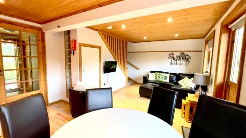Liverton House | Delightful Primrose Holiday Retreat with Ocean Views
