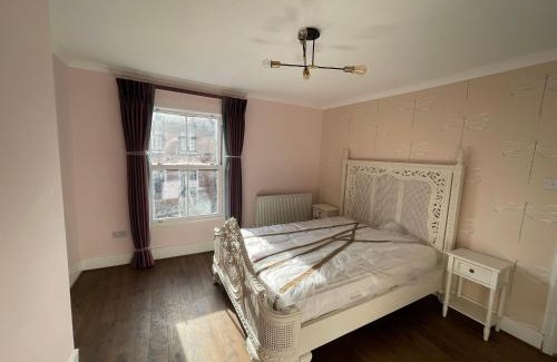 Balham Apartment | Stylish 2BD Flat in Balham - Family-Friendly Comfort