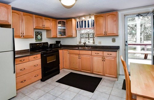 Eastham House | Ideal 6-Bedroom Retreat Steps from Ocean & Bike Path