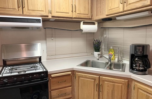 Lancaster House | Budget-Friendly RV with Kitchen & Child-Friendly Amenities