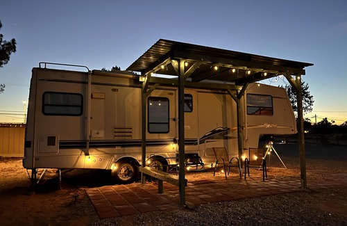 Lancaster House | Budget-Friendly RV with Kitchen & Child-Friendly Amenities
