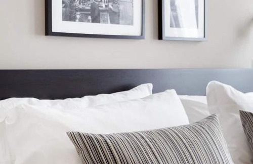 Tanjung Priok House | Cozy Private Ensuite Room for 3 - Pet & Child Friendly
