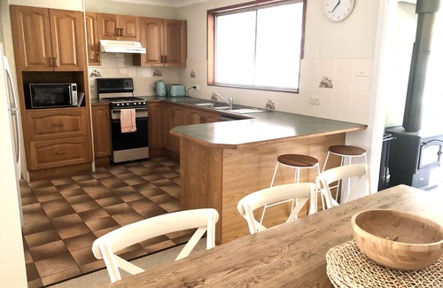 Sussex Inlet House | Family-Friendly Oceanfront Retreat with Private Pool & Kitchen