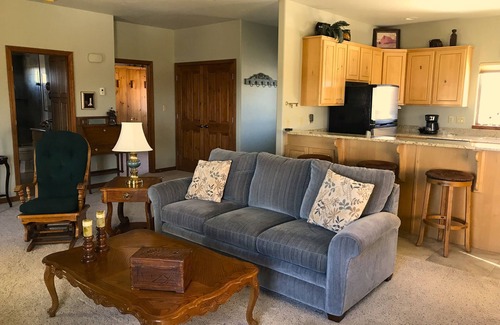 Mancos House | Private Guest House with Kitchen & Deck near Mesa Verde