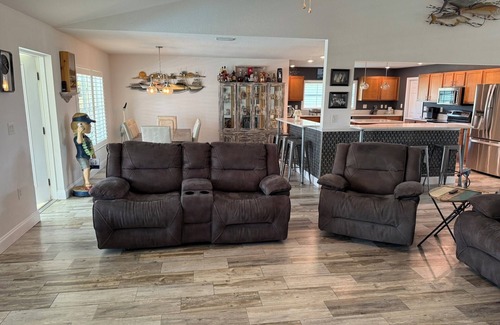 Lake Suzy House | Spacious Private Home 4BR 3 BA w/Heated Pool