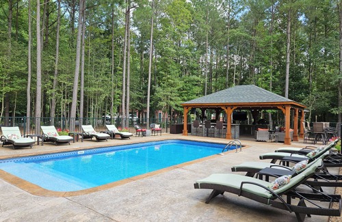Quinton House | Private Log Home Retreat with Pool Near Richmond & Williamsburg