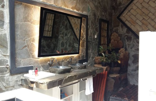 Salatiga Bed & Breakfast | Relaxing Private Room Surrounded by Nature's Serenity