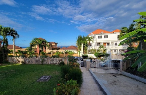 Epworth House | Scenic Oceanfront Retreat Just 10 Minutes from Ocho