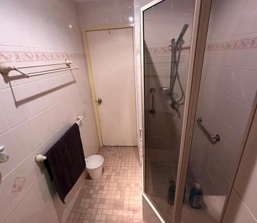 Kellyville House | Spacious Queen Room in Comfortable Home - KV7