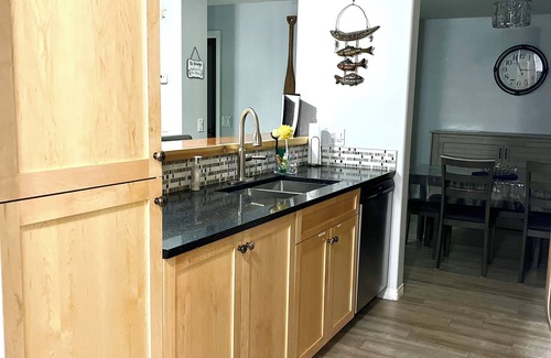 East Kootenay Condo | Idyllic 2-Bedroom Retreat with Mountain Views & Hot Tub