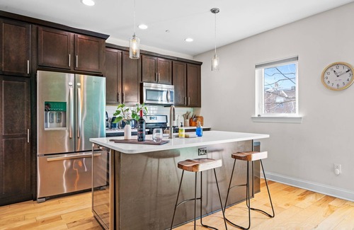 Manayunk House | Tranquil Escape: 5 Min to Main St with Rooftop Lounge