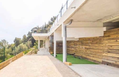 Nice House | Spacious, quiet Villa Niçoise with swimming pool