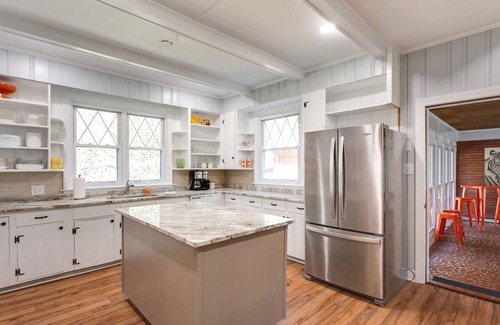Northwest Raleigh House | Spacious Raleigh Getaway – 5 Bedrooms, Sleeps 14, Great for Families!