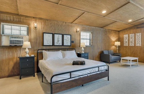 Weston House | Family-Friendly Ranch Home with Cinema Room & Pet Access