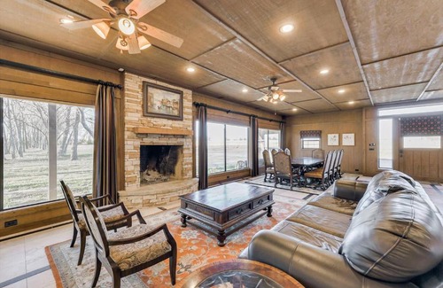 Weston House | Family-Friendly Ranch Home with Cinema Room & Pet Access