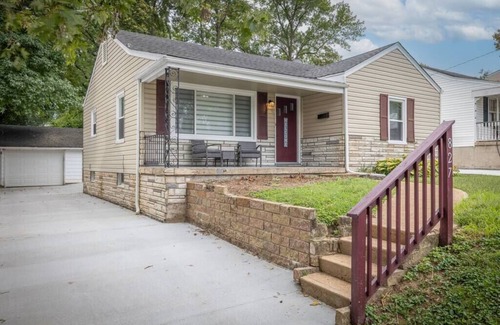 St. Charles Historic District House | Guest Rated 10/10: Ranch Retreat Steps from Main