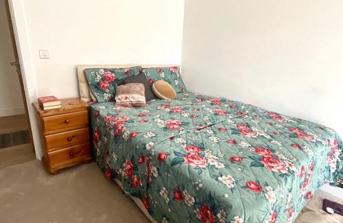 Birmingham House | Budget-Friendly Double Bedroom in City Center Retreat