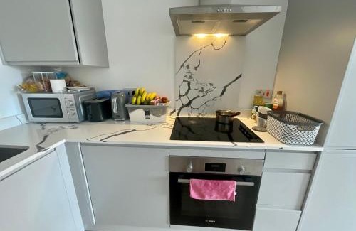 Birmingham House | Budget-Friendly Double Bedroom in City Center Retreat