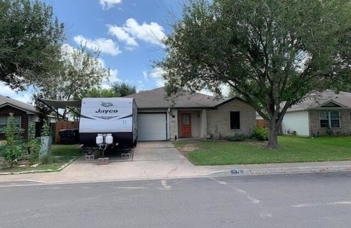 Kyle House | Spacious, Relaxing, Kyle Home with a Pool Table!