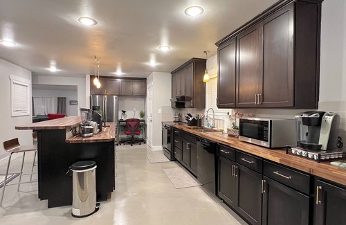 Everett House | Remodeled Rambler Near Boeing and Amazon - Family & Pet Friendly