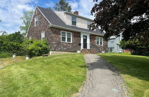 Orono House | Elegant Home in Orono Near University of Maine