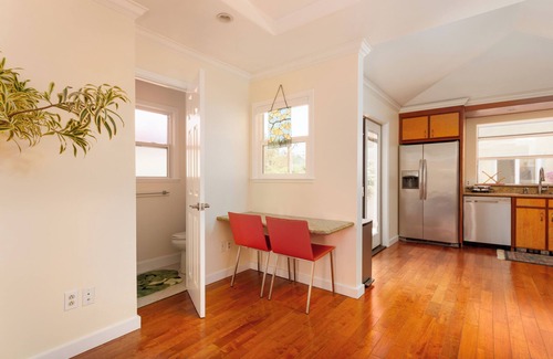 Petaluma House | Elegant Renovated Mid-Century Retreat with Pool & Breakfast