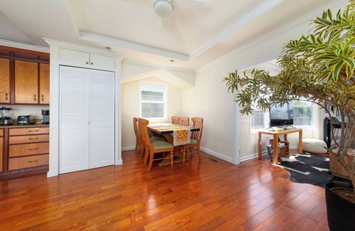 Petaluma House | Elegant Renovated Mid-Century Retreat with Pool & Breakfast