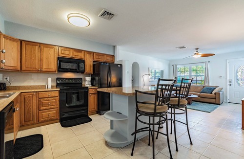 Ozona House | Cozy 3-Bed Oasis in Ozona/Palm Harbor with Kayaks Included